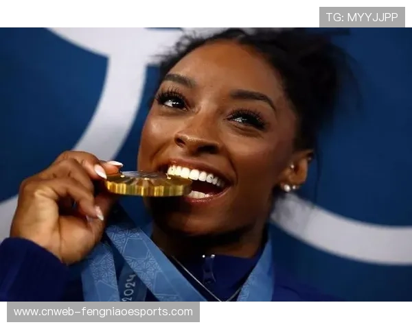 体操选手拜尔斯落地瞬间,世锦赛金牌成就全满贯