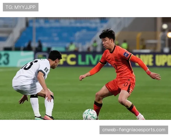 特写聚焦：39岁的老将夸利亚雷拉替补登场，接受全场球迷起立鼓掌